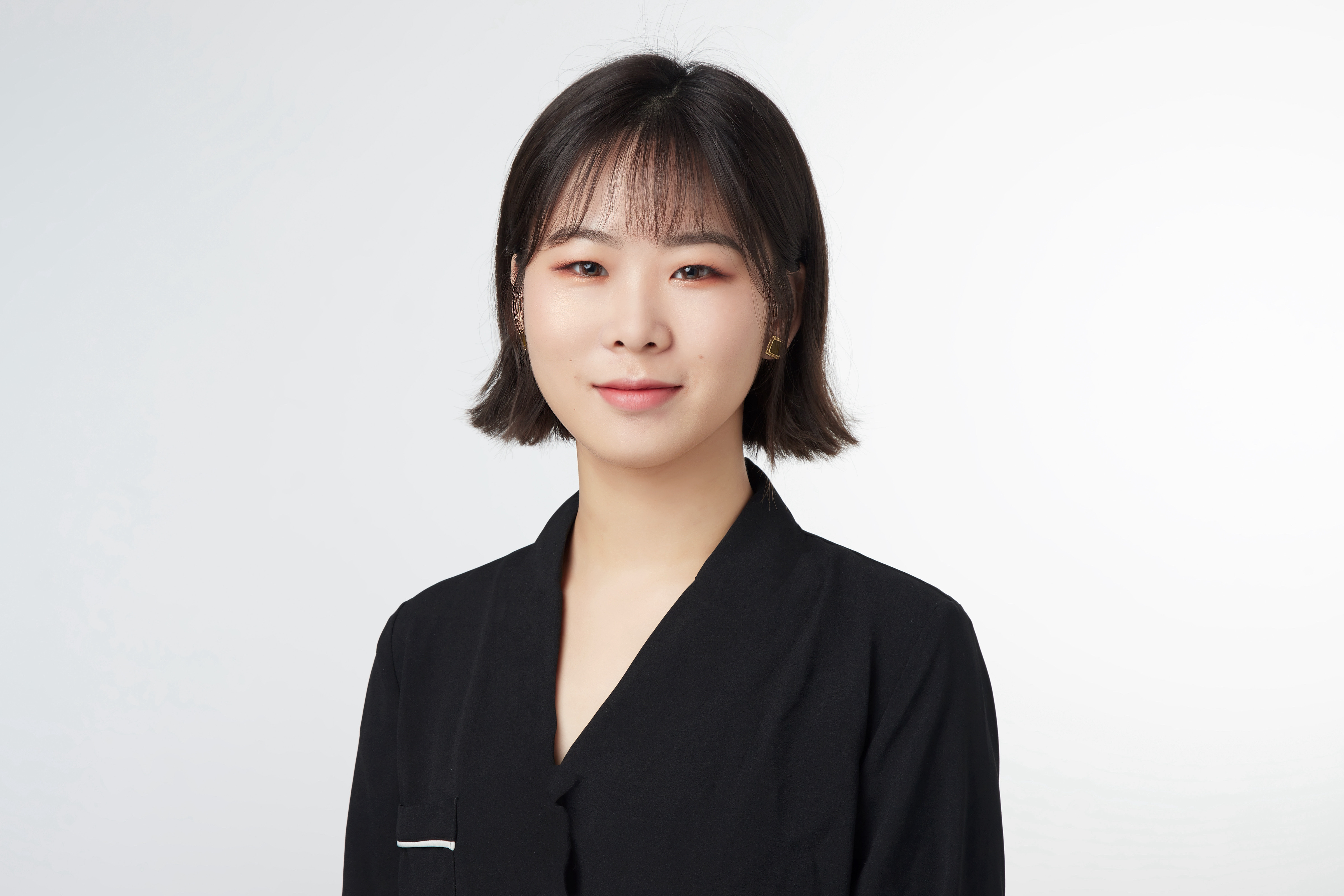 Yunzhi (Ariel) Zheng_profile picture.jpg